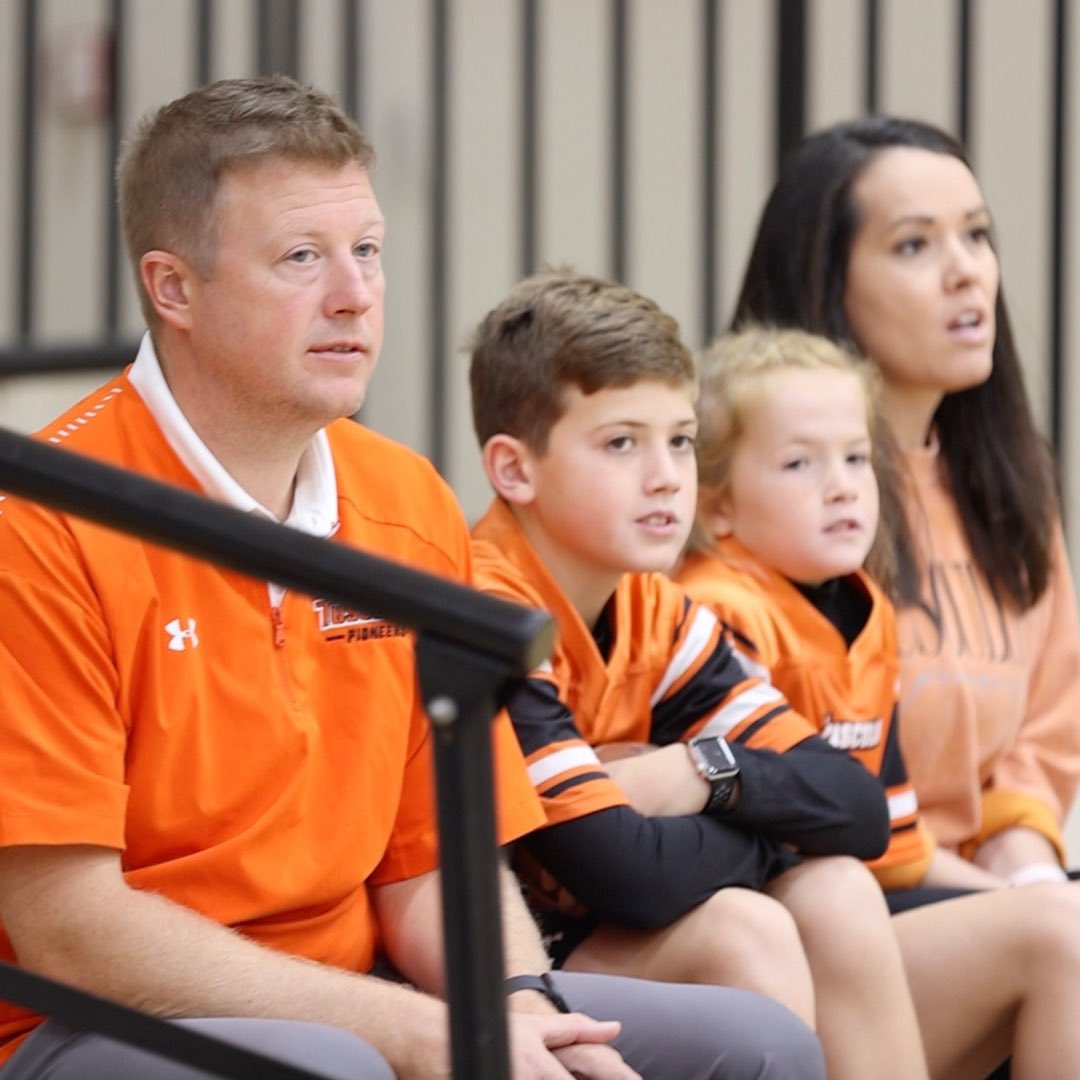 TusculumMBB's tweet image. 🟠⚫️A very special day to have TU Men’s Basketball alumni, back in Pioneer Arena.  A great time was had by all! 
#tufamily #alumniweekend