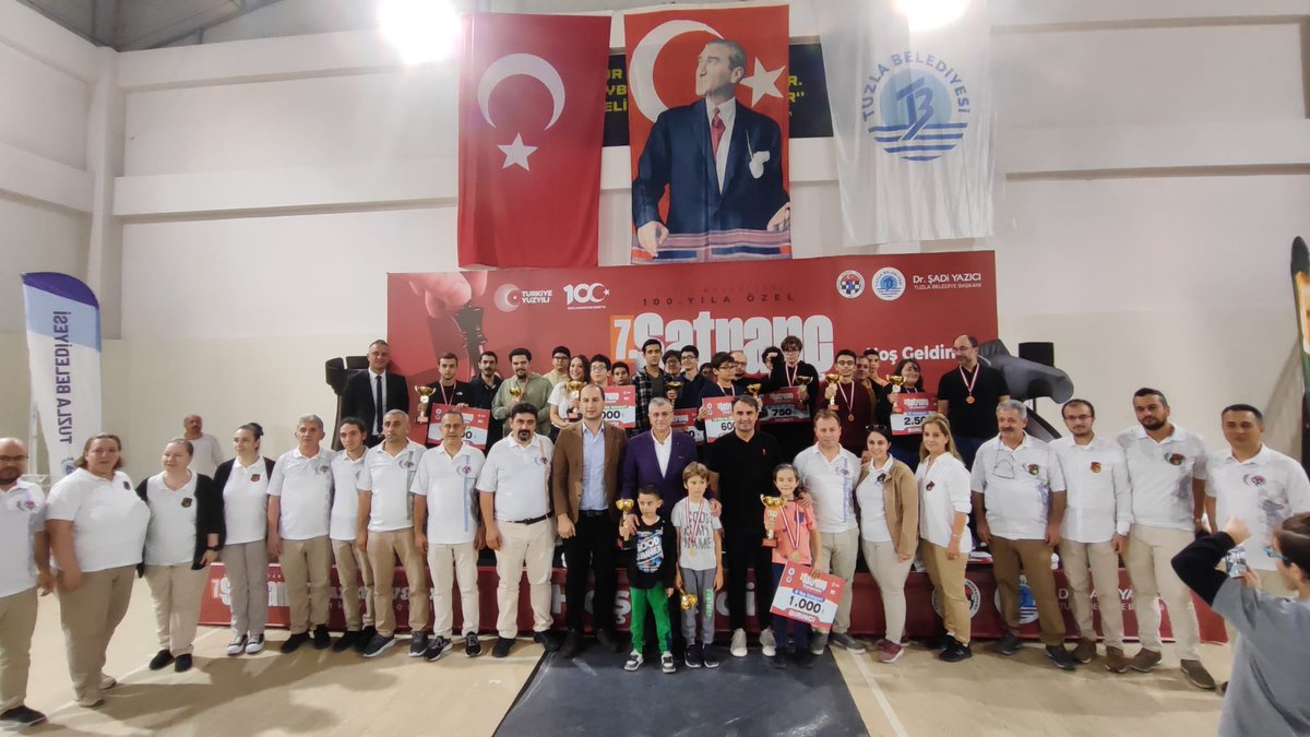 Tuzla Belediyesi 100. Yıla Özel Cumhuriyet Bayramı 7. Satranç Turnuvası’ nda ödül töreniyle sona erdi. Turnuvaya katılan sporcularımızı tebrik ederiz.  Katkılarından dolayı @tuzlabelediyesi başkanı sayın <a href="/drsadiyazici/">Dr. Şadi Yazıcı</a>  ya teşekkür ederiz. @turkishchess @gulkiztulay <a href="/TSFistanbul/">TSF İstanbul</a>