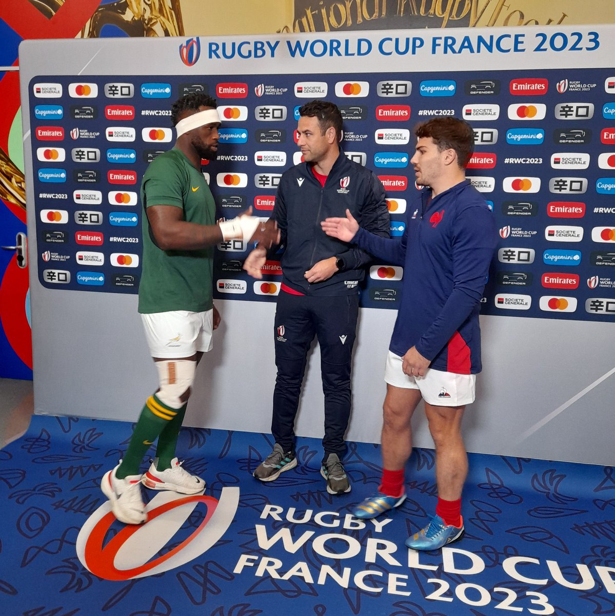 My partner who just started watching rugby, watching #FRAvRSA : “it’s like <a href="/Morrisons/">Morrisons</a> vs <a href="/Tesco/">Tesco</a>” 🤦🏼‍♀️