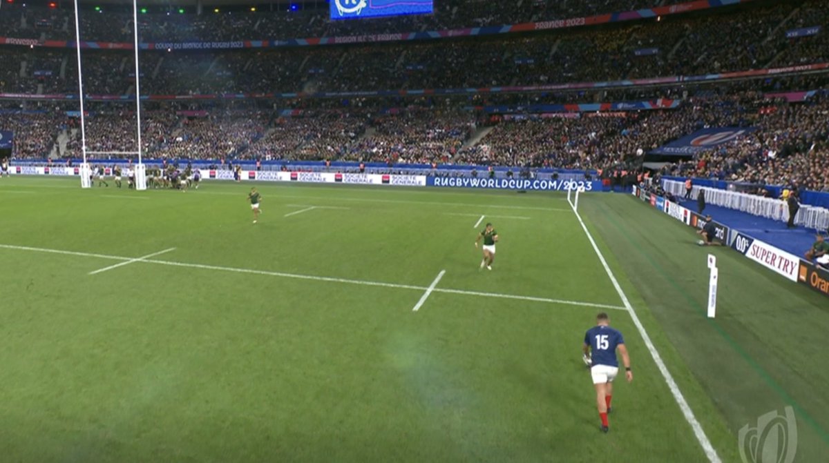 Thomas Ramos vient d'entamer sa course pour la transformation du deuxième essai français.

Kolbe il a couru 20m en 2 secondes, nouveau record. #FRAvRSA