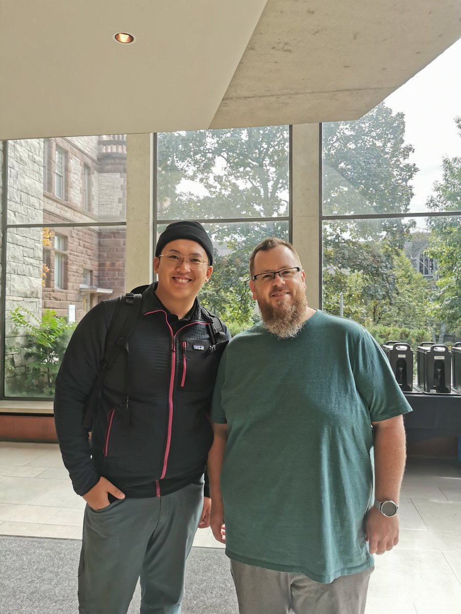 brian_wtLau's tweet photo. Met a js legend at the @FITC !! https://t.co/OtzSmoBHkw