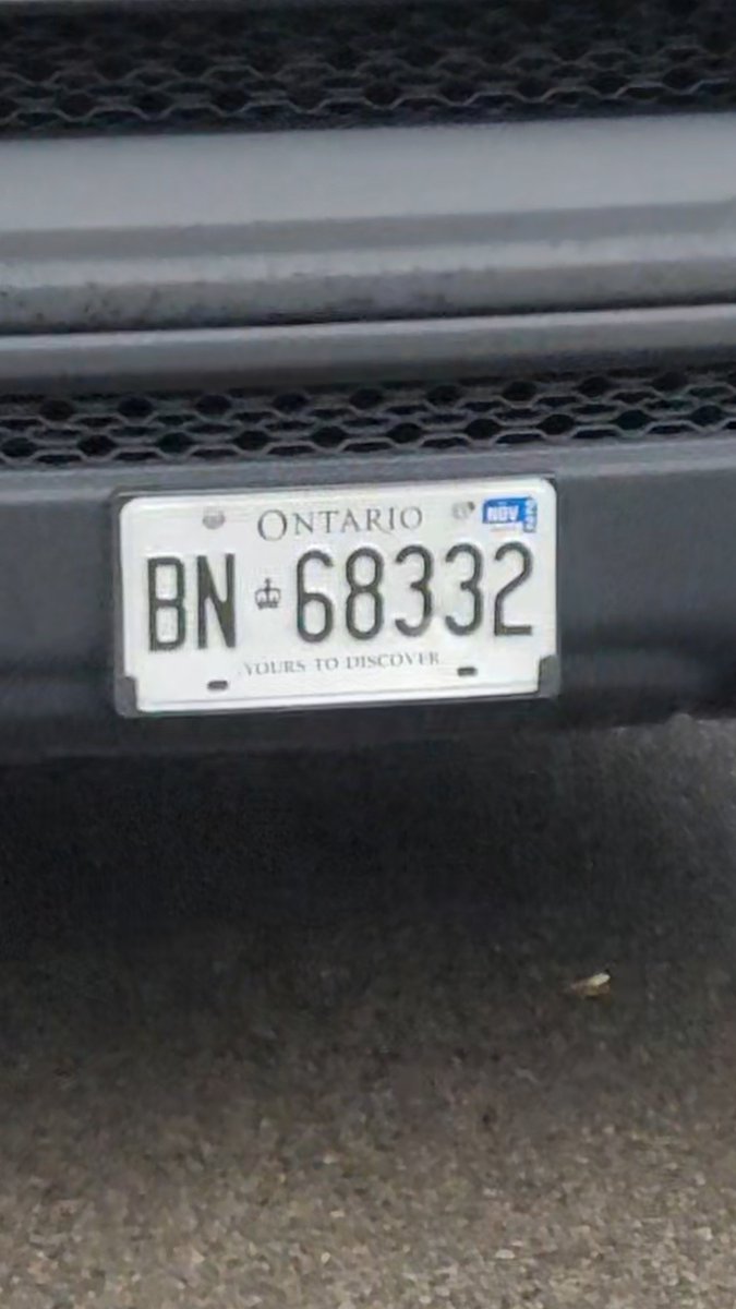 BenDurhamCAN's tweet photo. Wow, I'm SO surprised to see this driver of a black pickup truck parked where they're not allowed to.
Laws apparently don't apply to truck drivers.
Jk, black pickups just attract a certain... uhhh... TYPE of human being๐#pavementprincess #ldnont
https://t.co/3Kc6FN217Q https://t.co/4e7OrtN3qD