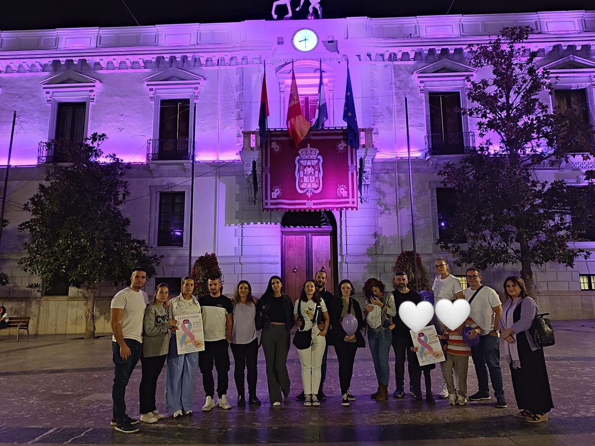 Tamarav29's tweet photo. #NacisteYTeRecuerdo 
Iluminación y reencuentro de familias @ayuntamientogra https://t.co/sh3dN1vzfI