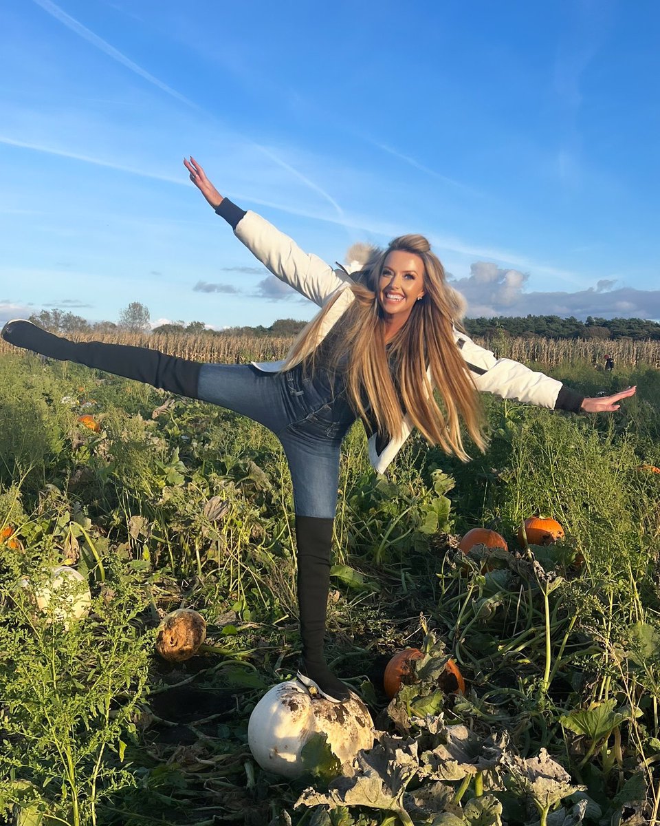 The only time you should ever look back …. Is to see how far you’ve come 💞 This pic is for the doctors who said I’d never walk again 🥰 #blesssed #PositiveVibes #PositiveEnergy