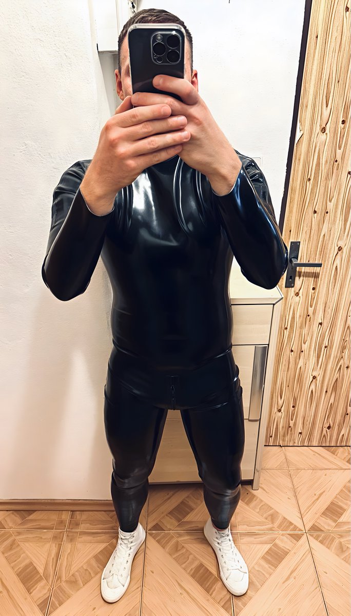 Home again 38 Mpx #rubber #latex 🖤