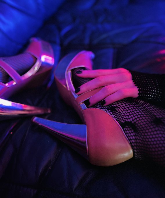 kink evening 🍒🫦 https://t.co/CZ8RZa92RF