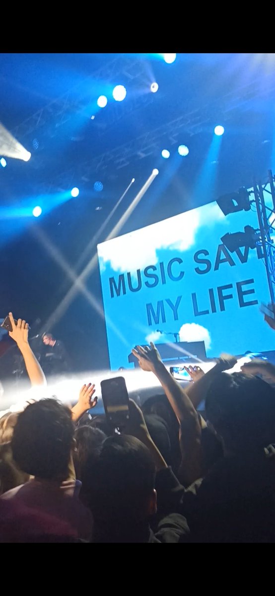 Herycxd's tweet photo. aún no proceso el concierto de @porterrobinson 🖤 fue una locura 🖤 https://t.co/mNKZKrGEUD