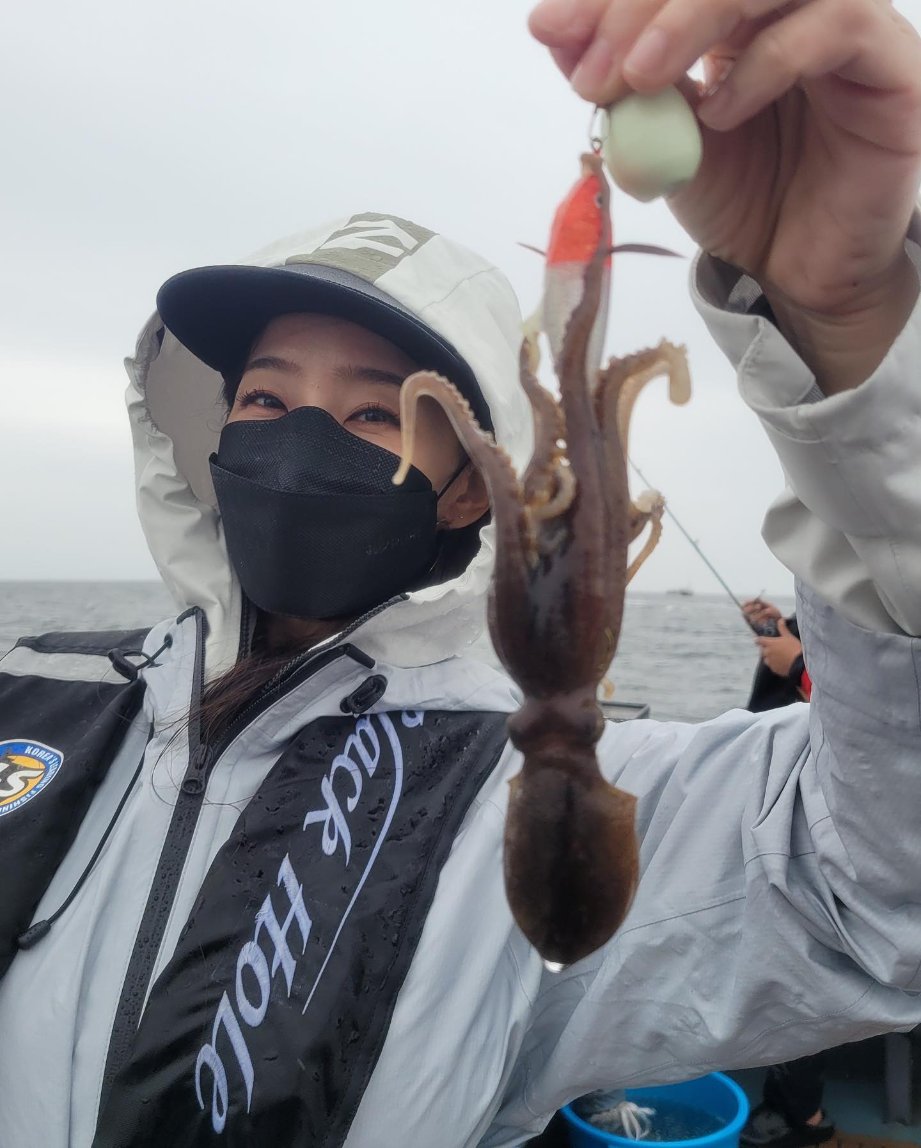 HicksW1801's tweet photo. Here's my coworker and I, going fishing for a full catch of fish. https://t.co/aiC4io5g67