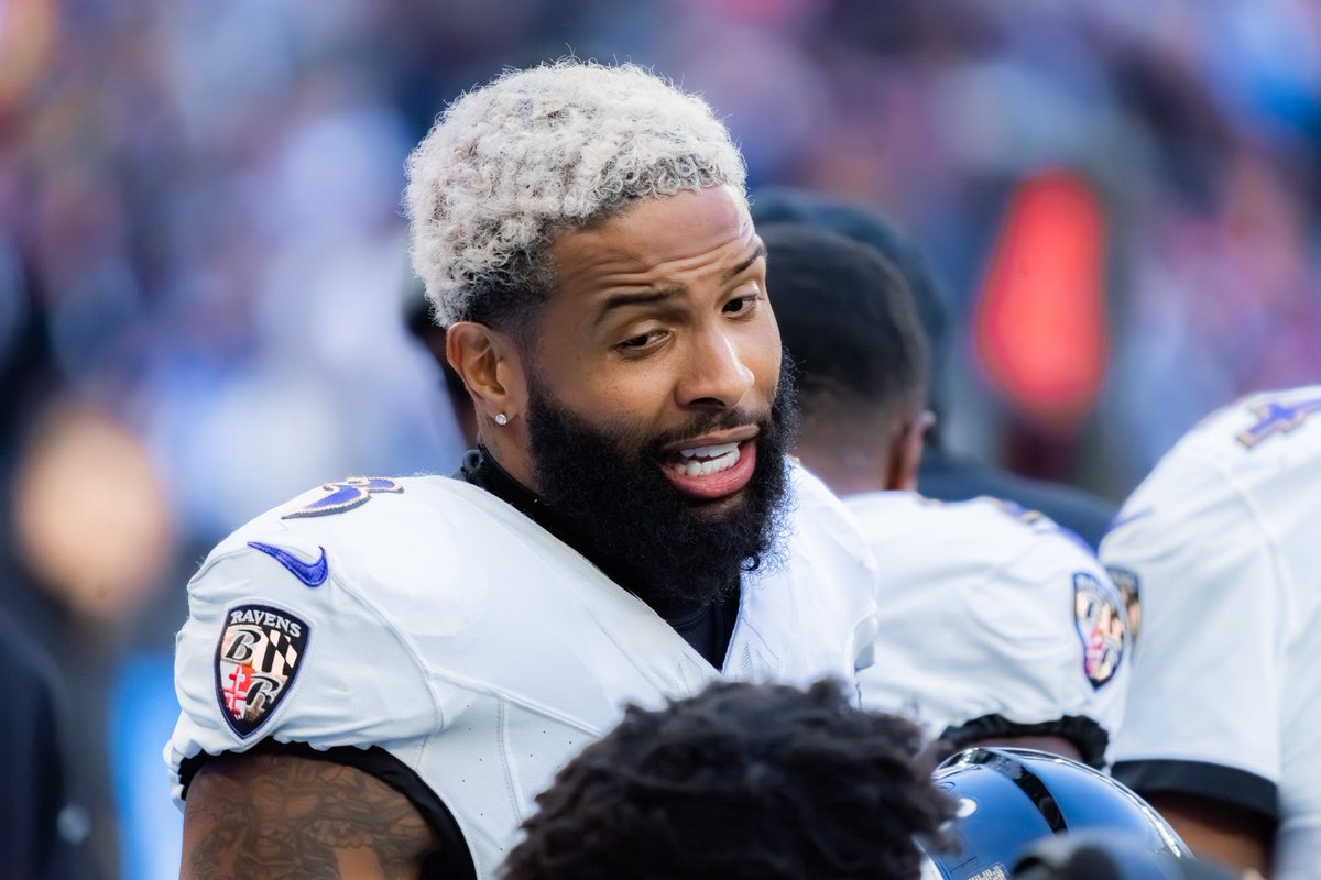 tiffanyamisse's tweet photo. Premier match NFL de l’année pour @TDActu. #BALvsTEN https://t.co/H7zVMVvmTo