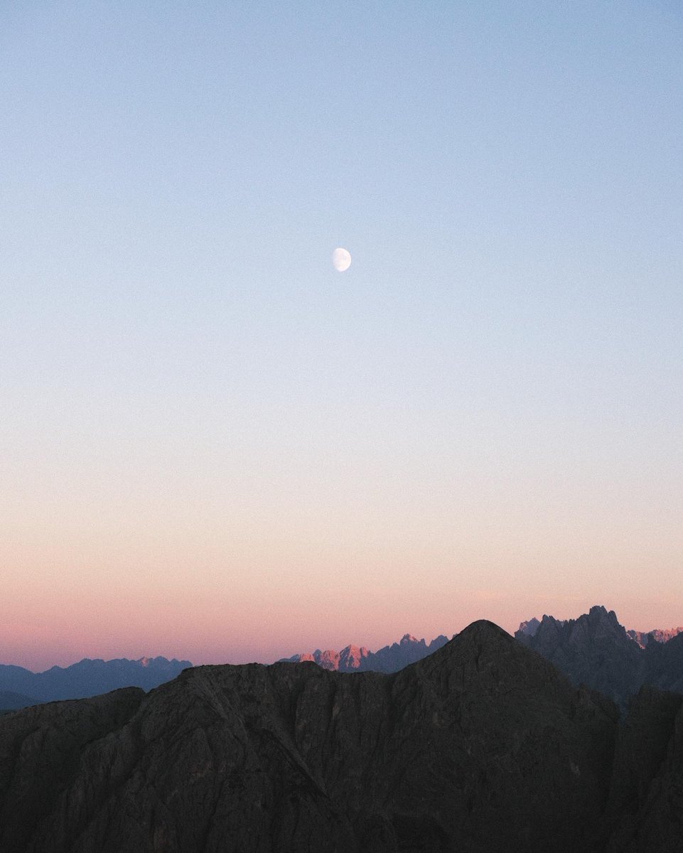 minespreto's tweet photo. Dusk colors 🌛 https://t.co/C6mD0wjyO7