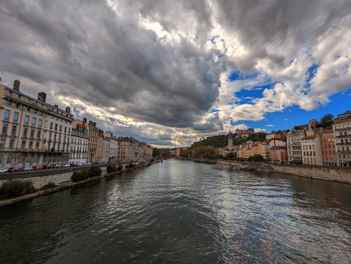 kevinckma's tweet image. On my way to the 11th European Conference on #Echinoderms that is being held in #Lyon France✌️ I will be presenting a talk and a poster! @ECOPCanada @MitacsCanada