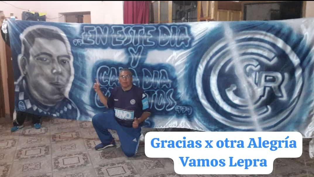 zuniga1968's tweet photo. @CSIRoficial 🎶🎵🎶 XQ esos jugadores me van demostrar que salen a ganar quieren salir Campeón que lo llevan adentro como lo llevo Yo 🎶🎵🎶🎵💙🤍💙 @CSIRoficial https://t.co/wkYbwwg4SU