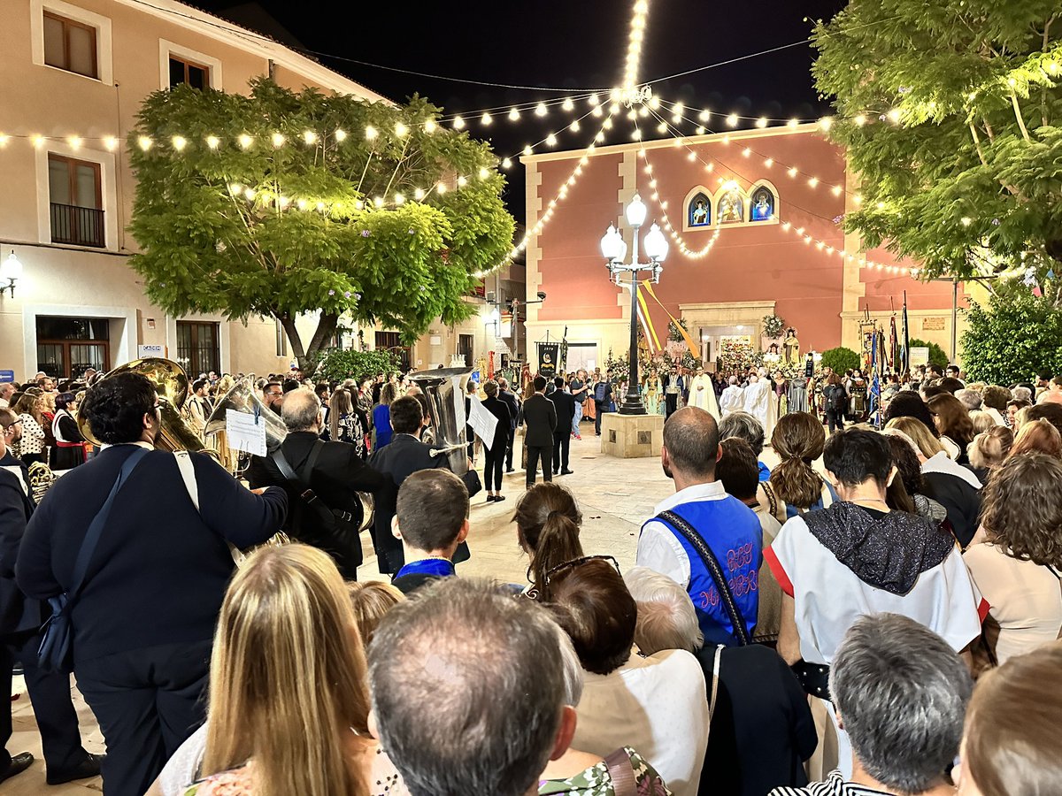 ElCampelloAyto's tweet photo. 🕯️ Con la solemne procesión finalizan los actos religiosos de las fiestas patronales de #ElCampello #MiC23 @JuanjoBerenguer @festesCampello Lee AQUÍ completa la noticia https://t.co/ERLgJ6NIUM https://t.co/KCTw9wiJBh