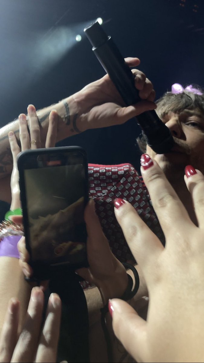 “goodnight paris i f*cking love you” 
(amsterdam can't relate)