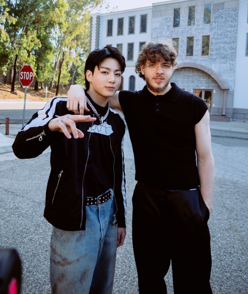 #Jungkook’s “3D” feat. @jackharlow is expected to score a second week at #1 on Billboard’s Digital Song Sales chart.