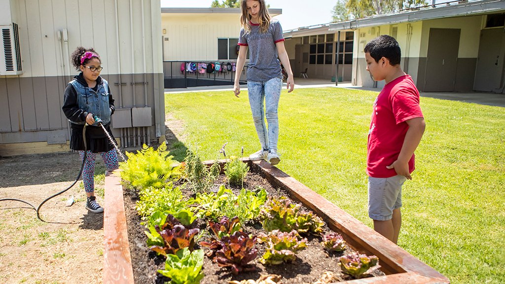 NSBAPublicEd's tweet photo. Our Magna award winners have reimagined what school can look like for our nation’s youth. Tell us how your district is transforming education by applying today!
https://t.co/6TkIXtF01e https://t.co/HN7KU1mieB