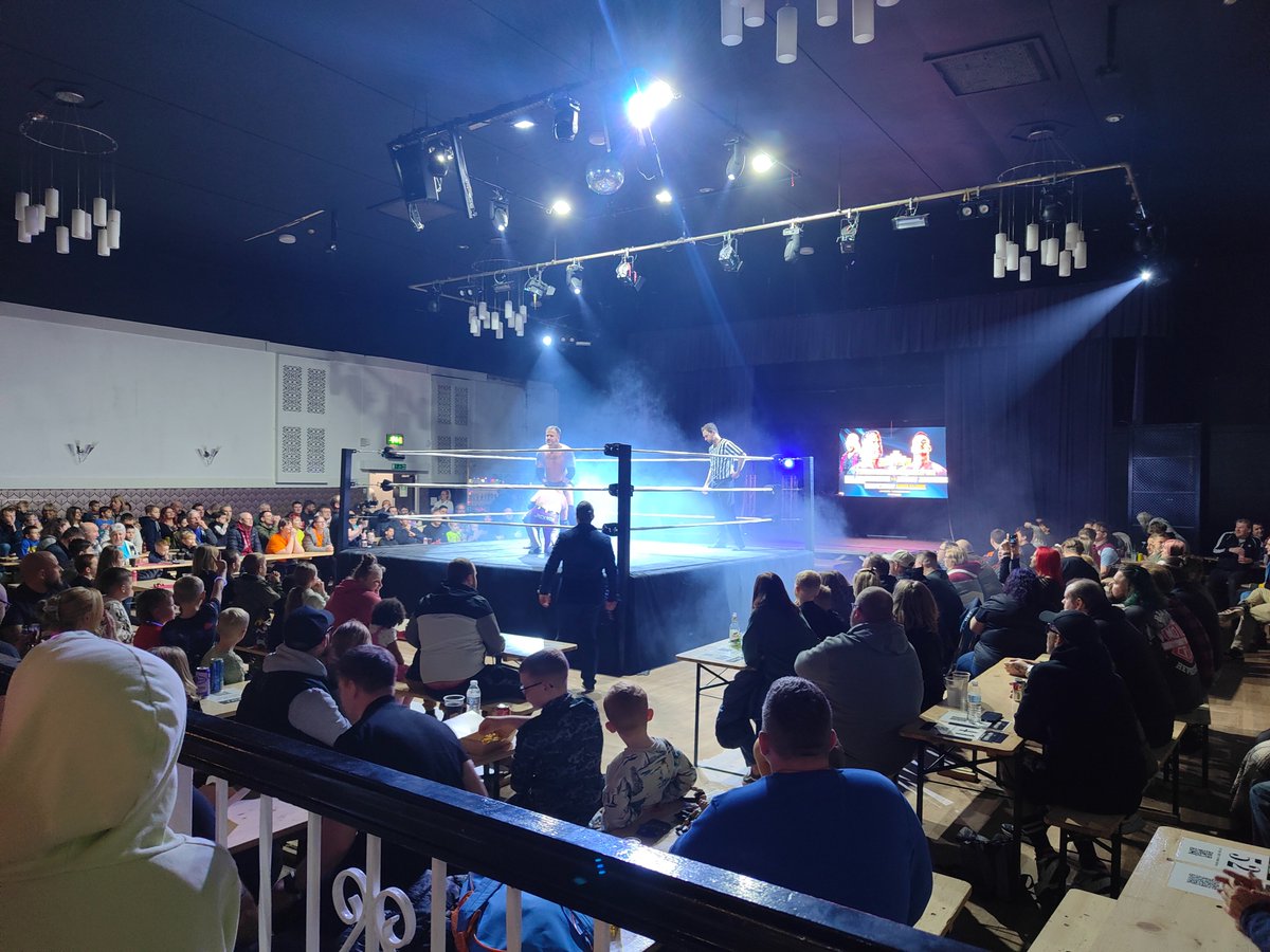 T_Reido's tweet photo. Sunday Wrestling. Awesome show @g https://t.co/gG9pgfzZzM