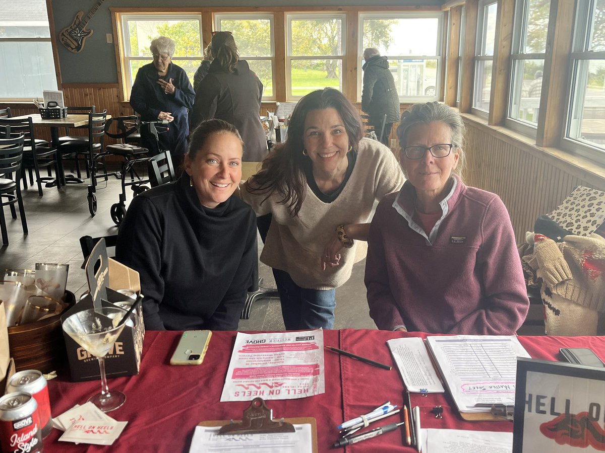 The sun came out for Pelee Island’s third annual #HellOnHeels mile walk 👠 our staff had a great time raising money and supporting our community!
•
•
•
#westviewtavern #westviewisthebestview #peleeisland #lakeerie #twepi