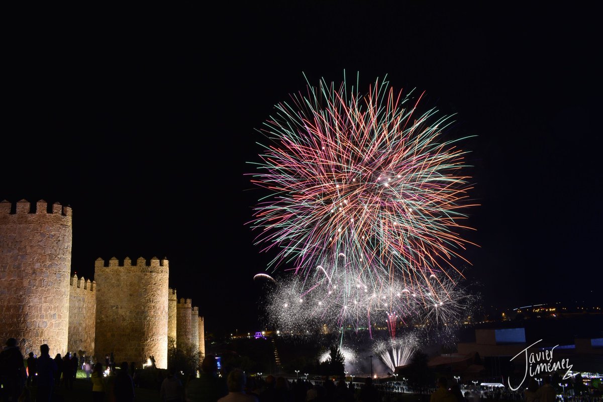 Javi_jg1's tweet photo. La Santa 2023 🎆 https://t.co/uI3EwnVp1r