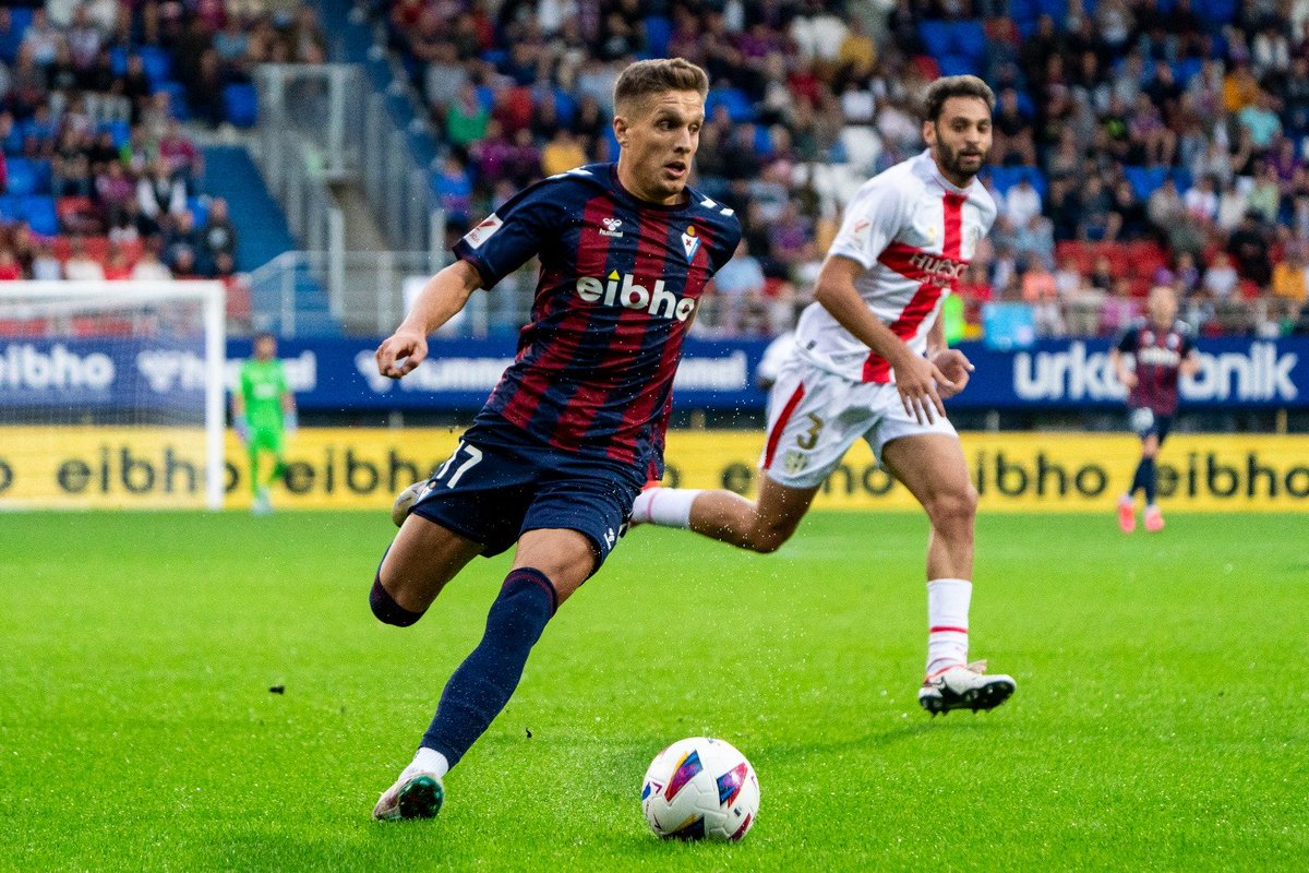 sdeibar_jp's tweet photo. ウエスカとの試合は1-1で引き分けました

#EibarHuesca | #BetiArmaginak⚔️ https://t.co/0P1q4pDS7v