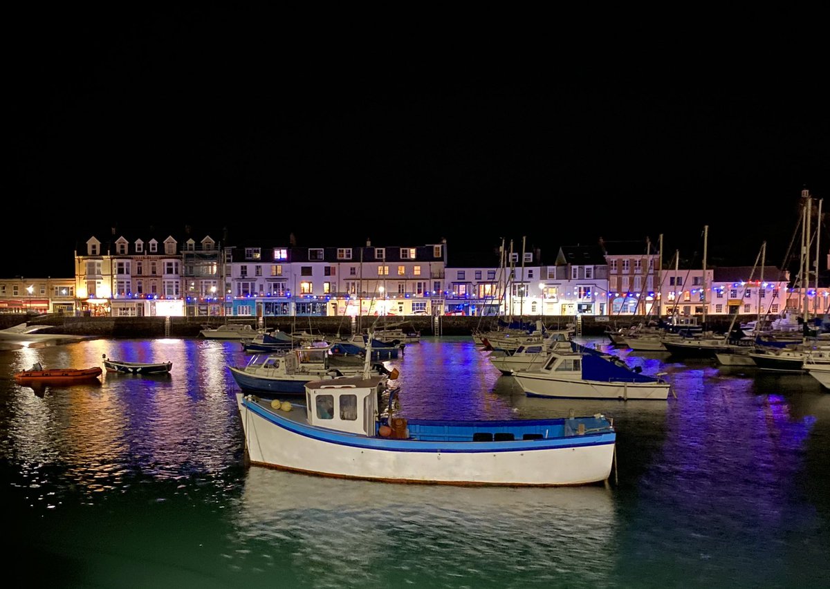 Lovely clear night at #visitIlfracombe harbour this evening