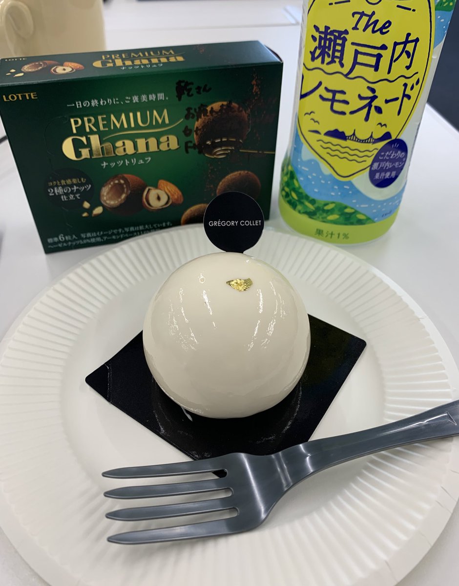 Mami96928867's tweet photo. I’m done with my last job on Friday. 
My coworker gave me presents and encourage messages.
My study abroad is going to start soon. https://t.co/OsDpSGgUgO
