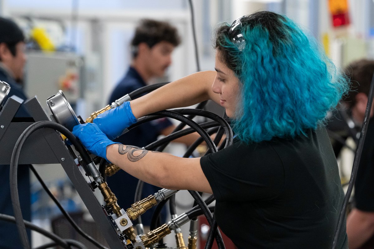 TheMfgInstitute's tweet photo. Over 400 manufacturers have joined #FAMEUSA. Discover your local FAME chapter today and create a pipeline of world-class talent into your manufacturing organization: https://t.co/kra3UZzajR #FAMEWorks https://t.co/GCsVoMCpg2