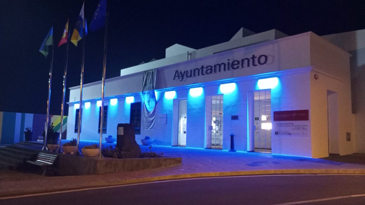 Ayuntamiento de Tías Lanzarote, iluminado en honor a los bebés que se fueron demasiado pronto. Solo han podido usar un color pero se agradece el gesto y la ayuda en visibilizar y sensibilizar en #dueloperinatal.  Muchas gracias ⁦<a href="/Tias_Ayto/">@AytodeTias</a>⁩ #NacisteYTeRecuerdo