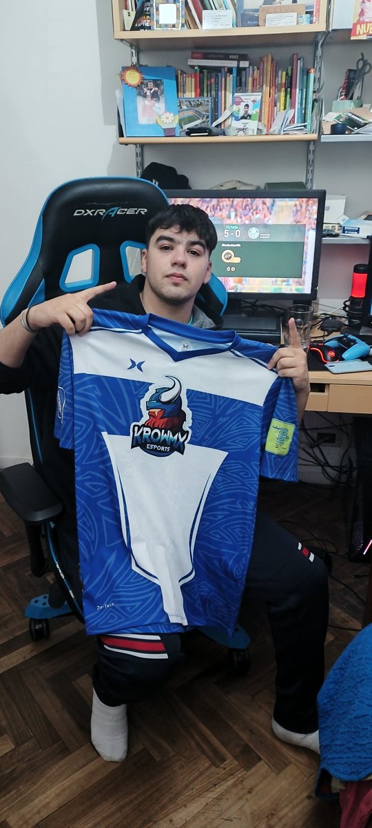 rblz_kiketo's tweet photo. CLASIFICADO A LONDRES🏴󠁧󠁢󠁥󠁮󠁧󠁿

Perdí el primero y toco remar por losser.
creanme que soy la persona mas feliz del mundo.
gracias a @KrowmxEsports por bancarme desde el principio. y gracias a todos mis amigos que me apoyaron hoy.
@Pablitoh_97 @jpinola25 🧠
PD: Me enoje el primer partido https://t.co/M4PT8cXnfJ