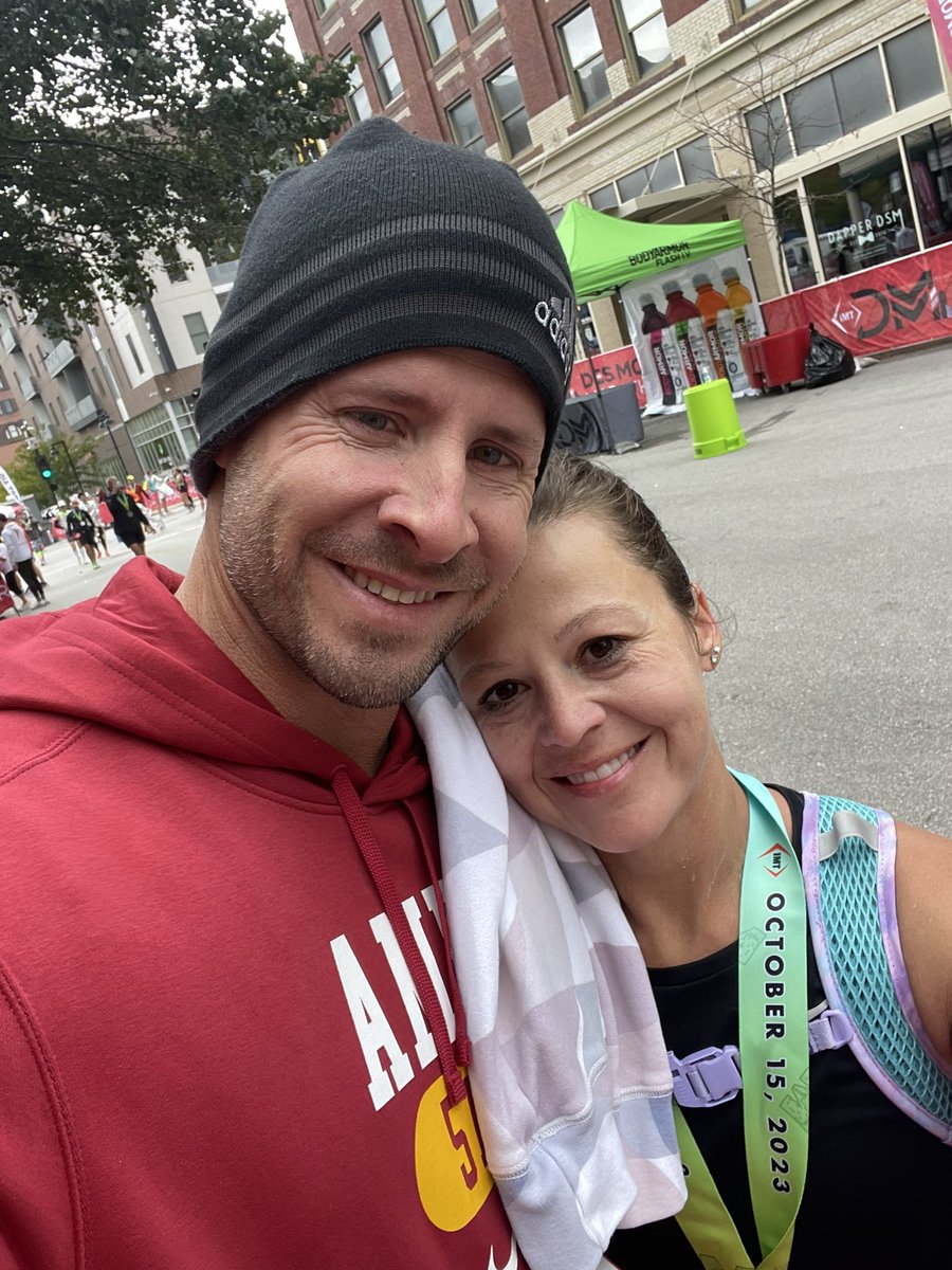 J_Tompsy's tweet photo. 26.2 miles.  So proud of this girl.  As crazy as her schedule is, she still embraces a challenge.  Committed to a goal, put in the work, experienced the success!  Not always fun, not always easy, always satisfying.  That’s my girl!  Luv her. https://t.co/GmBrEgCZOH