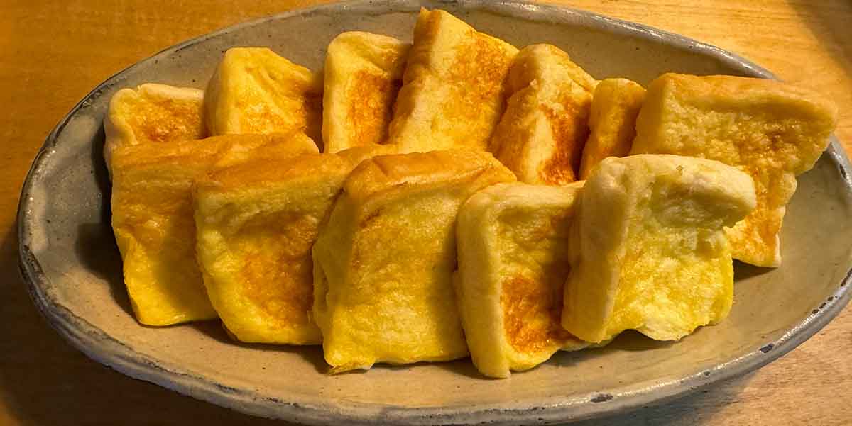 賞味期限ギリの食パンを何とかしたい娘たちの話 ②
妹の機嫌もギリ (2/2) 

#コミックエッセイ
#漫画が読めるハッシュタグ 