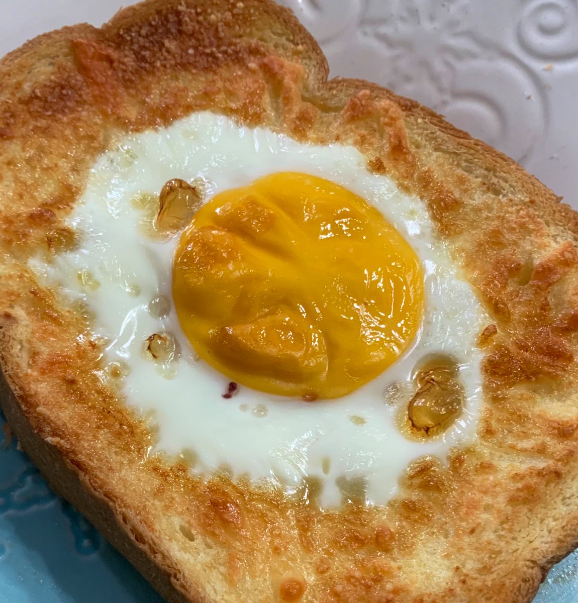 JJLINGLINGJJ's tweet photo. Royal bread+เนยchubby cheeks original คือดีย์มากกก โรยมอสซาเรลลาฝอยเพิ่มอีกคือฟินสุดๆ textureกรอบ+ยืด อันชีสล้วนราดซอสมะเขือก้คือฟิน🥹 อร่อยทั้งแบบใส่ไข่&amp;ชีสล้วนเรยยย🥹🫶🏻🤩 #JJLINGLINGENJOYEATING #เนยChubbyCheeks https://t.co/sxDQZasMXt