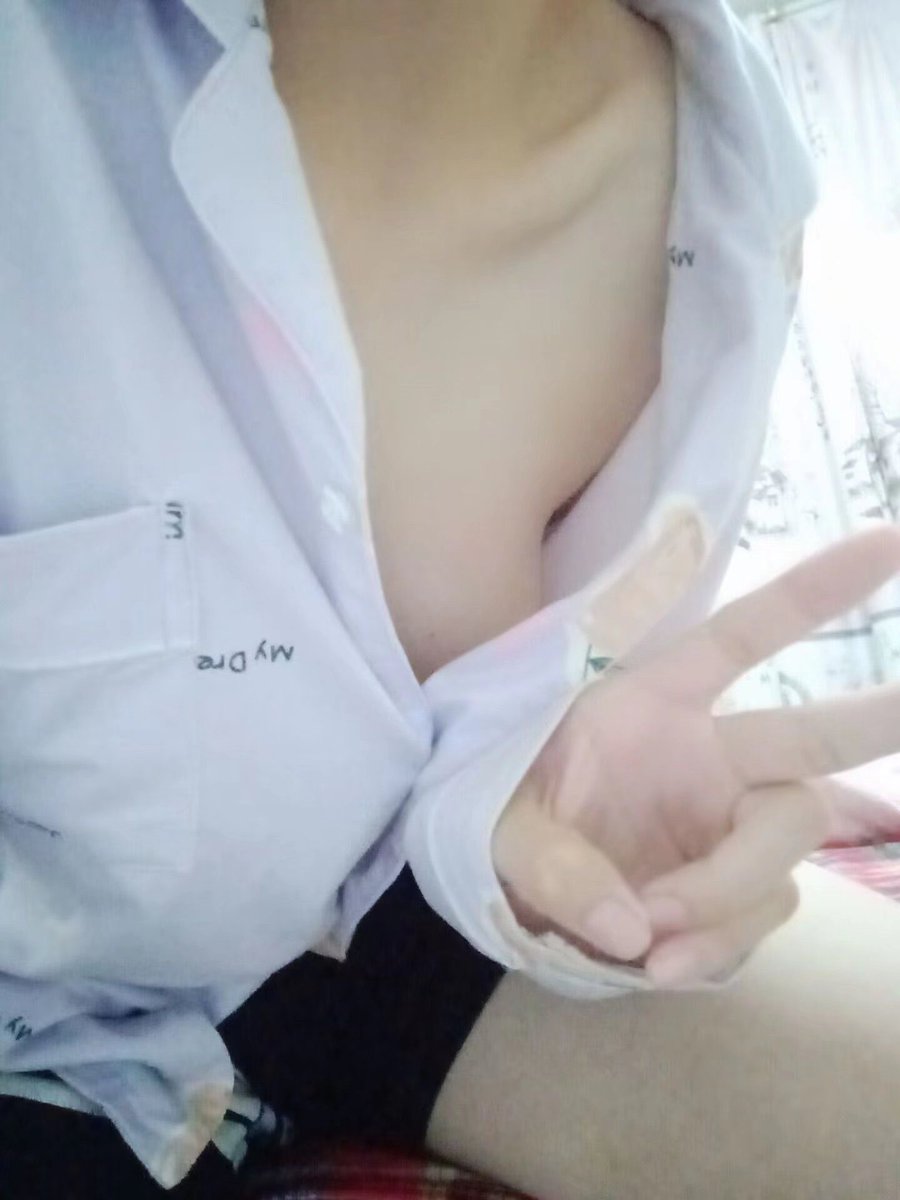 Jyyy4444's tweet photo. 高中在家窗前露出@luchu888 @luchu888888 @Public_Catgirl1 https://t.co/NbzFg6W74R