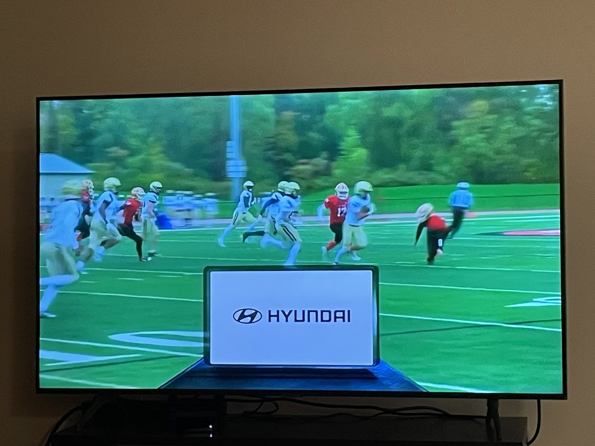 HilltopperEmun's tweet photo. WAITTTT!! Did they just show clips of the @HobanFootball game during Sunday Night Football??? https://t.co/ERC4kDJu6D