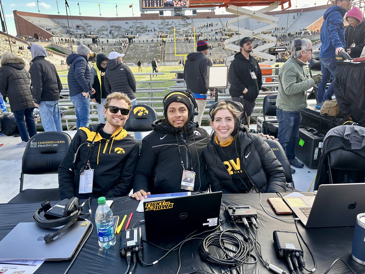 demarcus__11's tweet photo. That was 𝙁𝙪𝙣…

Grateful I was able to play a role in Crossover at Kinnick! A record-setting day for the #Hawkeyes 🐤

Spectacular show @Bsperaw04 👏🏽 https://t.co/H6evUP2Cte