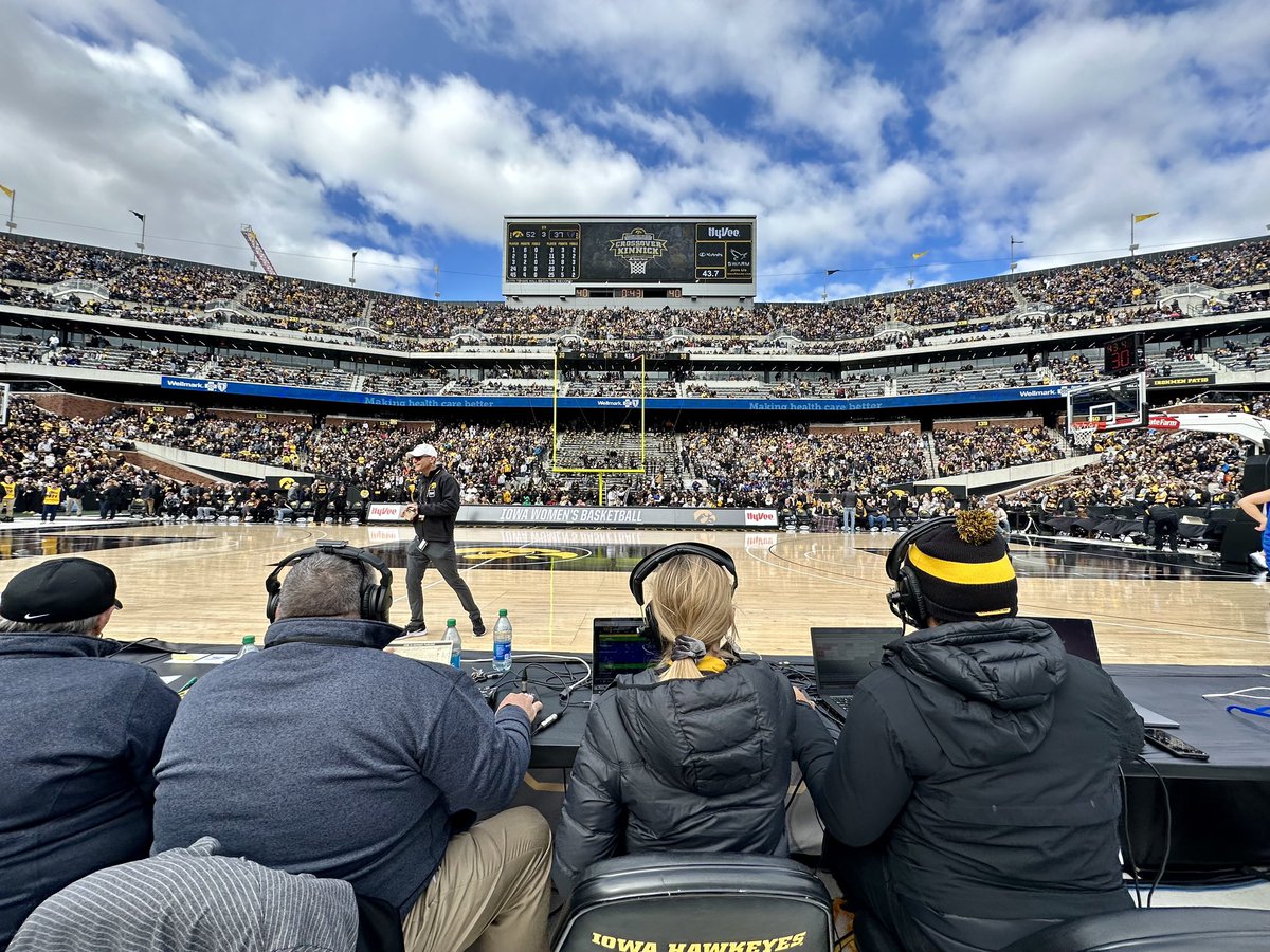 demarcus__11's tweet photo. That was 𝙁𝙪𝙣…

Grateful I was able to play a role in Crossover at Kinnick! A record-setting day for the #Hawkeyes 🐤

Spectacular show @Bsperaw04 👏🏽 https://t.co/H6evUP2Cte