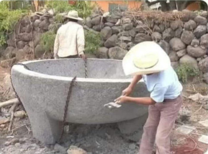 De este tamaño es el molcajete que estamos haciendo para moler todo el chile que me están pelando los #Gobiernicolas con sus ataques y campañas negras 😌😂.