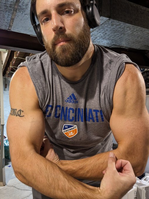 Sweaty https://t.co/ovEOXOH6mU<a href="/tag/newprofilepic"class="tags"><span>#newprofilepic</span></a>