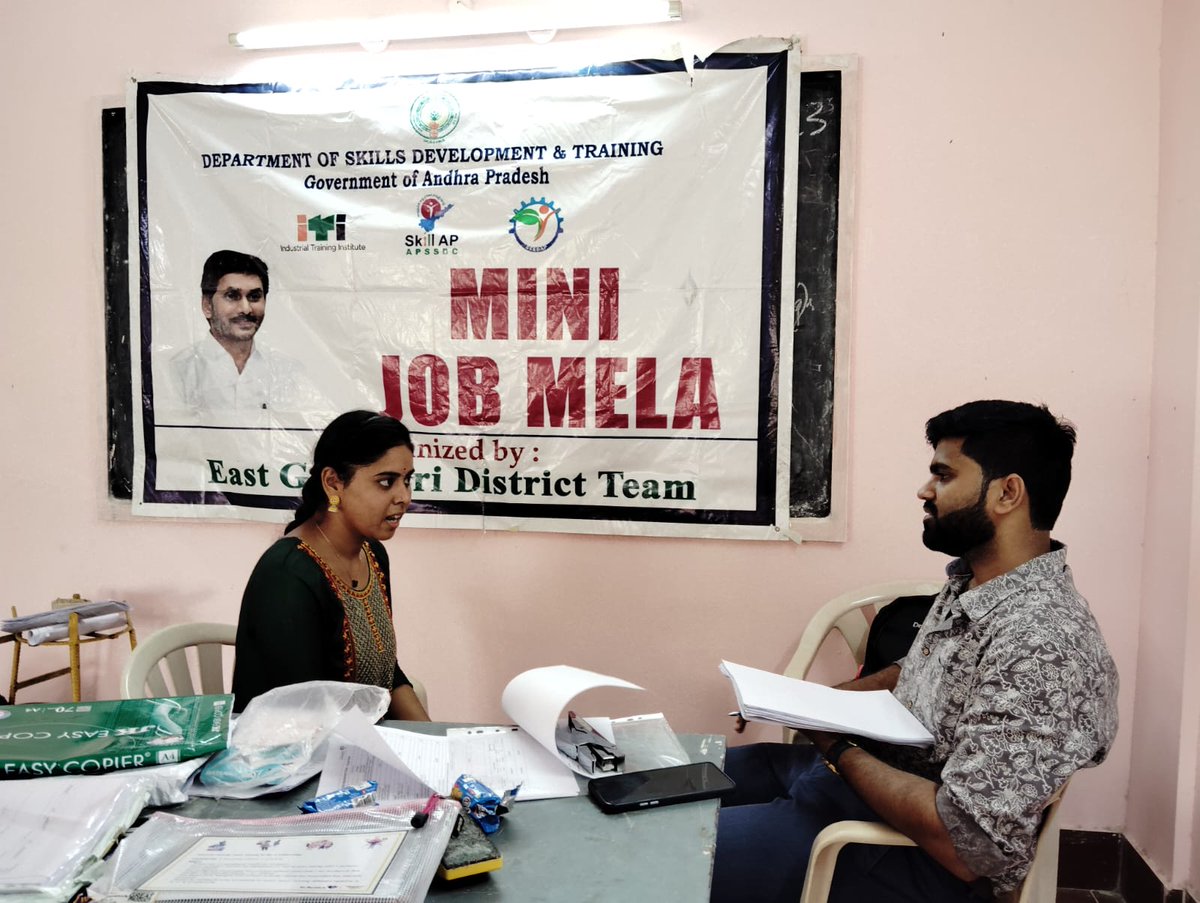 AP_Skill's tweet photo. @AP_Skill has Conducted Mini Job Mela at #SkillHub NAC #Bommuru @egodavarigoap https://t.co/C5e1S4l7rw