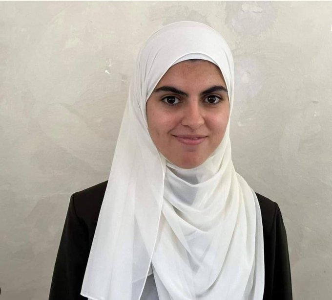 AlertesInfos's tweet photo. 🇮🇱|🇵🇸FLASH - Shaima Akram Saidam, qui avait brillamment décroché la première place aux examens de fin d'études générales en Palestine avec une moyenne impressionnante de 99,6%, a tragiquement été emportée avec sa famille lors des bombardements survenus dans la bande de Gaza. (Telegram)