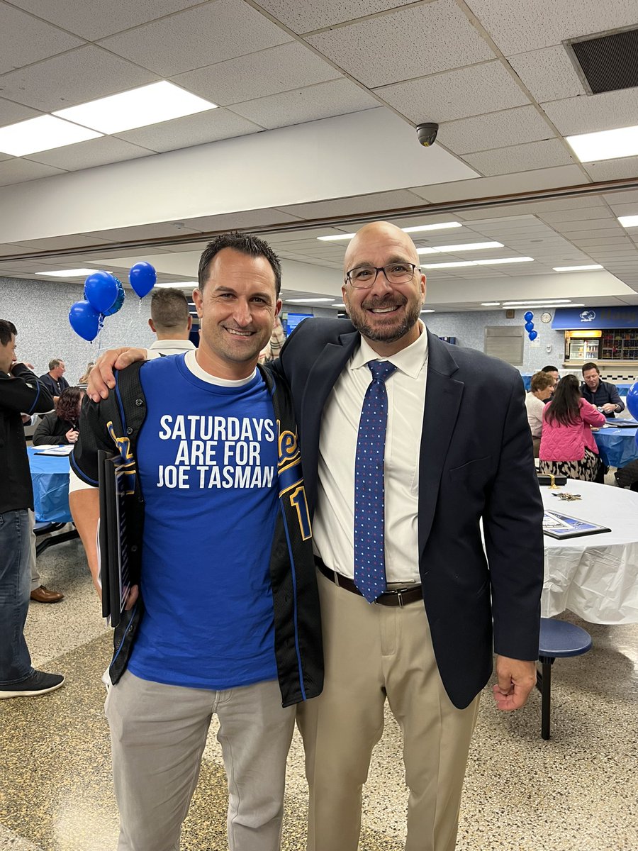 dmurph88's tweet photo. The legendary Joe Tasman had a big day yesterday! Great to see him celebrate with his former players as they were inducted in the HPS HOF! @HPS_Eagles @HPSAthletics @Chris22edu @tmccarthy5210 @rebecca_bilski @joseph_tasman https://t.co/j0rQOSCzAQ