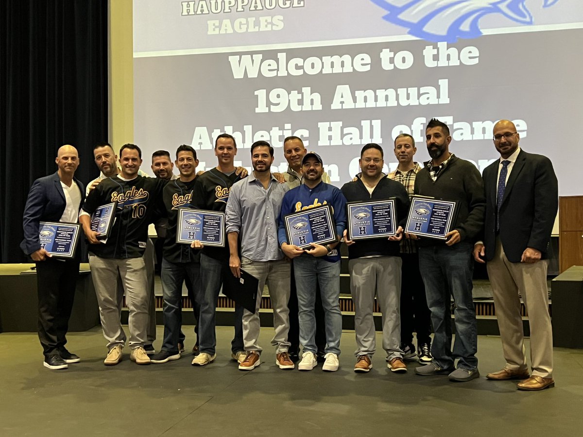 dmurph88's tweet photo. The legendary Joe Tasman had a big day yesterday! Great to see him celebrate with his former players as they were inducted in the HPS HOF! @HPS_Eagles @HPSAthletics @Chris22edu @tmccarthy5210 @rebecca_bilski @joseph_tasman https://t.co/j0rQOSCzAQ