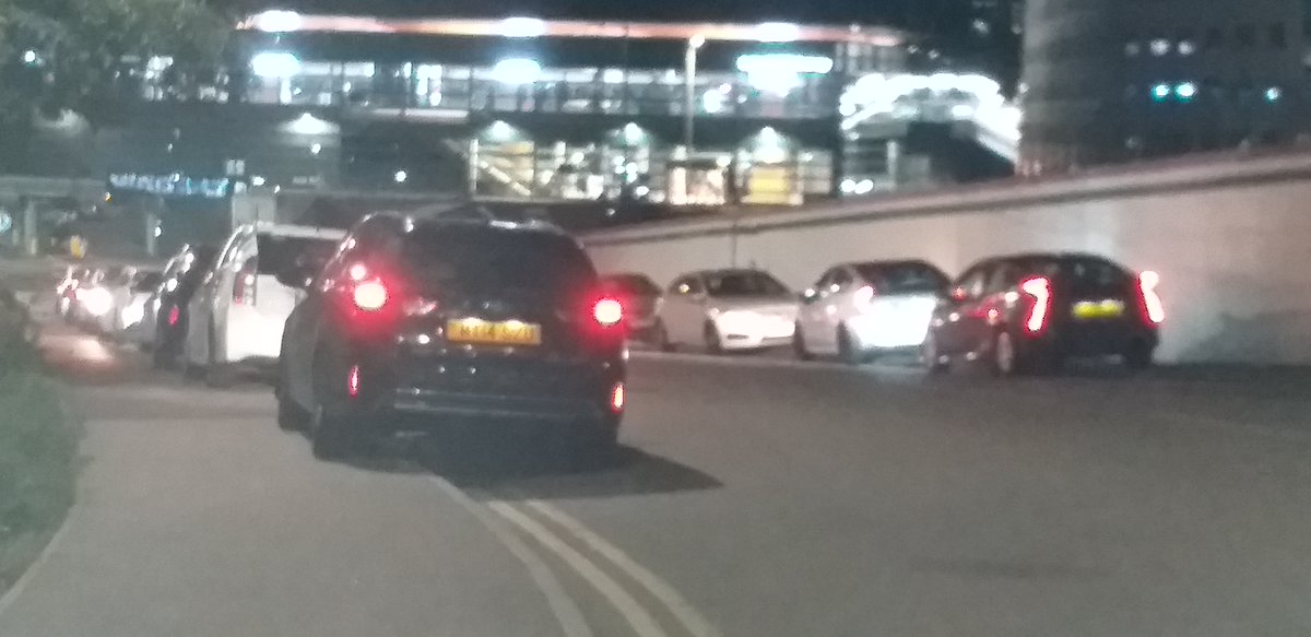 Watson2Mark's tweet photo. @LutonBorough there is a major safety issue in the evenings with taxis parked in Kimpton Rd, leading up to gate 1 of Vauxhall. This road is used 24/7 by lorries going to &amp; fro from VM. Do parking enforcers work evenings? You'd make a fortune &amp; also help avoid potential accidents https://t.co/vfTGUXGypr