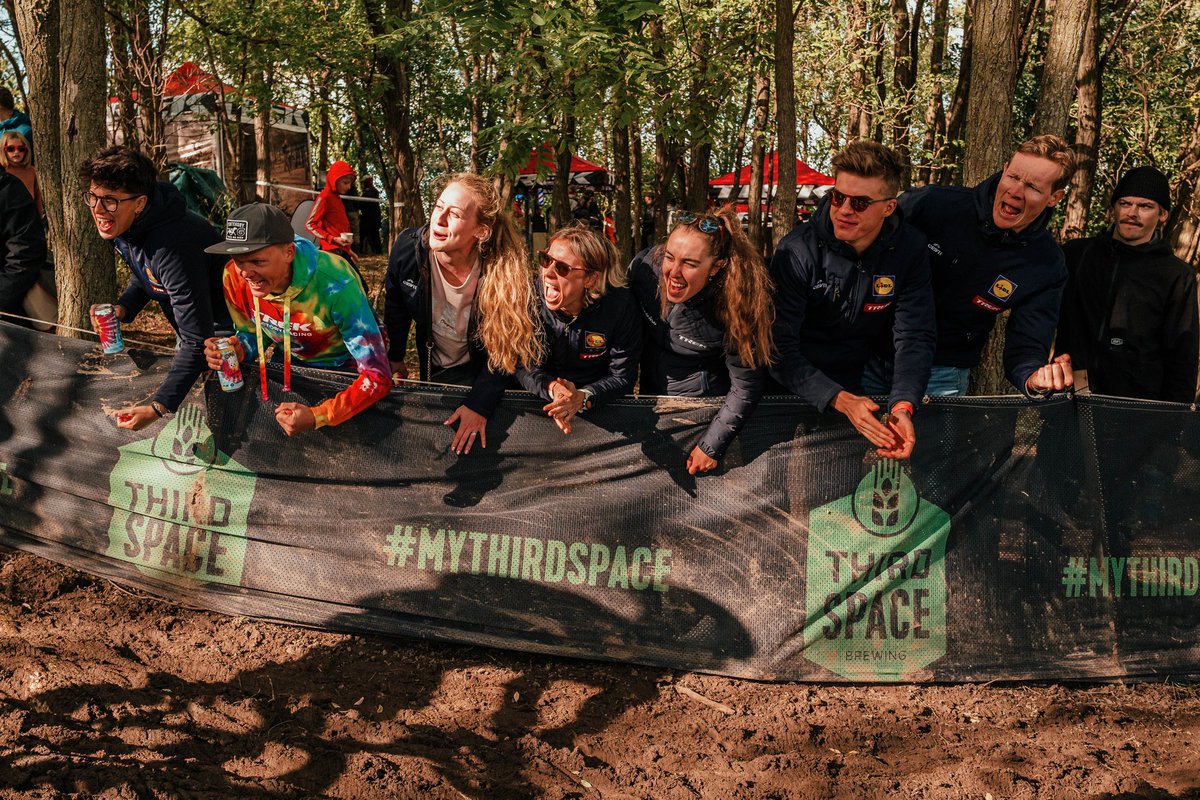 LidlTrek's tweet photo. Cheering @thibau_nys4 on as he powers to his first ever Elite World Cup win 👏🥳💪

#CXWorldCup https://t.co/oz8aaiCLKz