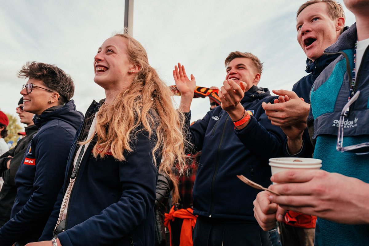 Cheering <a href="/thibau_nys4/">Thibau Nys</a> on as he powers to his first ever Elite World Cup win 👏🥳💪

#CXWorldCup