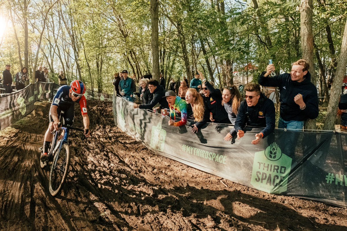 LidlTrek's tweet photo. Cheering @thibau_nys4 on as he powers to his first ever Elite World Cup win 👏🥳💪

#CXWorldCup https://t.co/oz8aaiCLKz