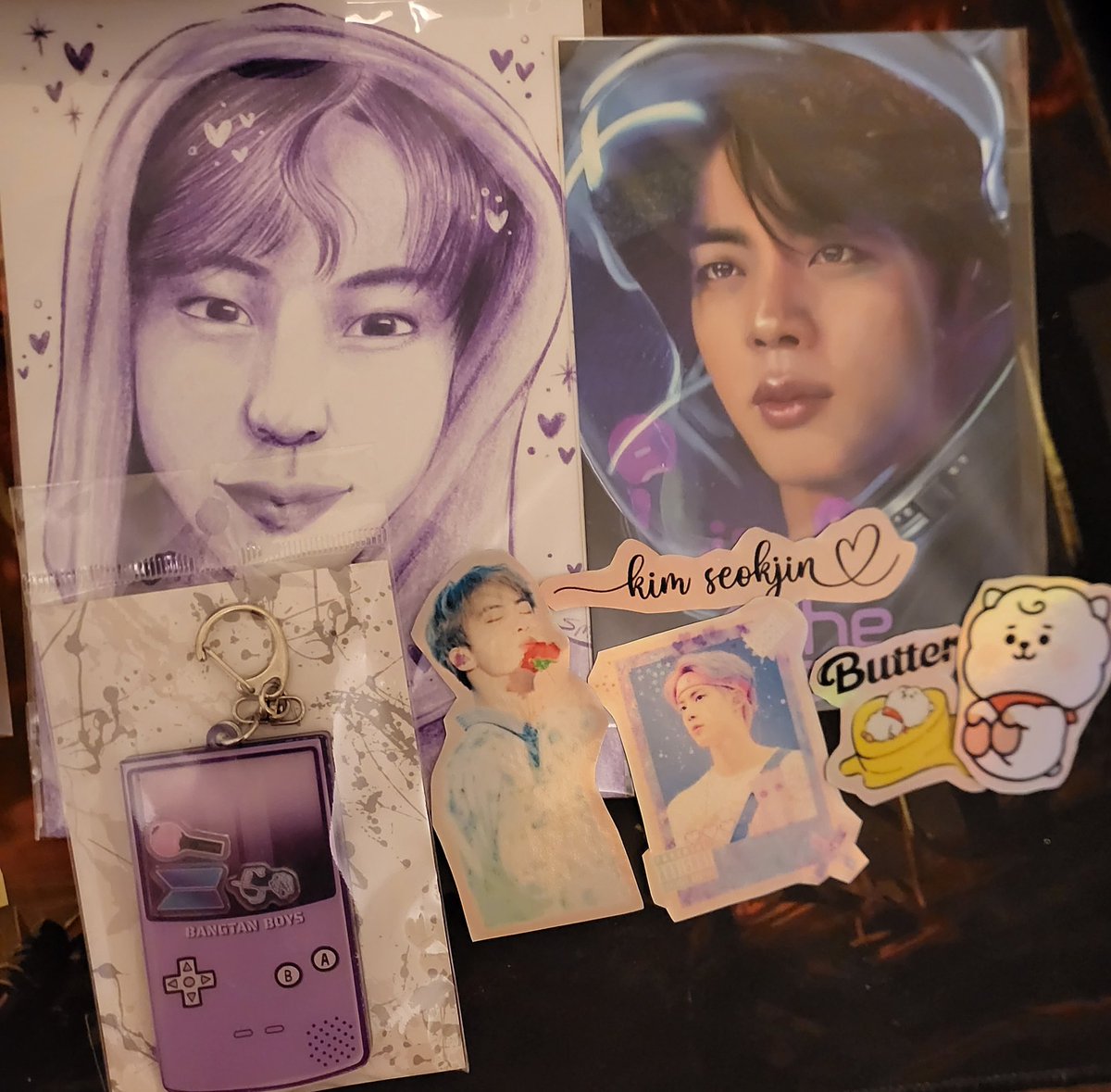 Angelina_BTS_V's tweet photo. To celebrate me hitting 10K followers, I've decided to do this small but awesome GA! Hope yall love it! ❤️ 
4 winners 💜
To enter:
💜 must be a follower 
💜 like &amp; rt post
💜 tag Army https://t.co/KKlI8vqQ5x