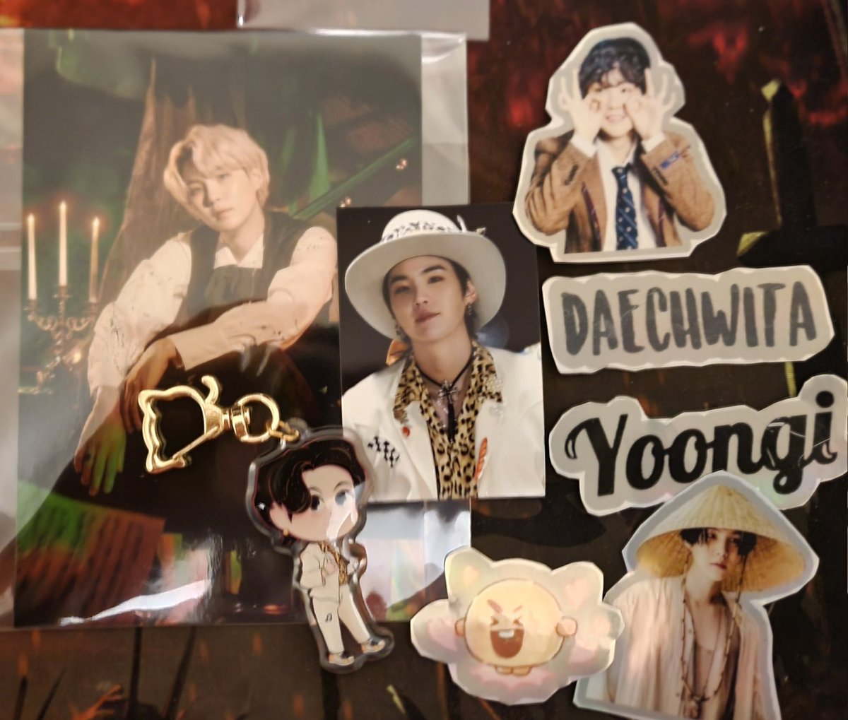 Angelina_BTS_V's tweet photo. To celebrate me hitting 10K followers, I've decided to do this small but awesome GA! Hope yall love it! ❤️ 
4 winners 💜
To enter:
💜 must be a follower 
💜 like &amp; rt post
💜 tag Army https://t.co/KKlI8vqQ5x