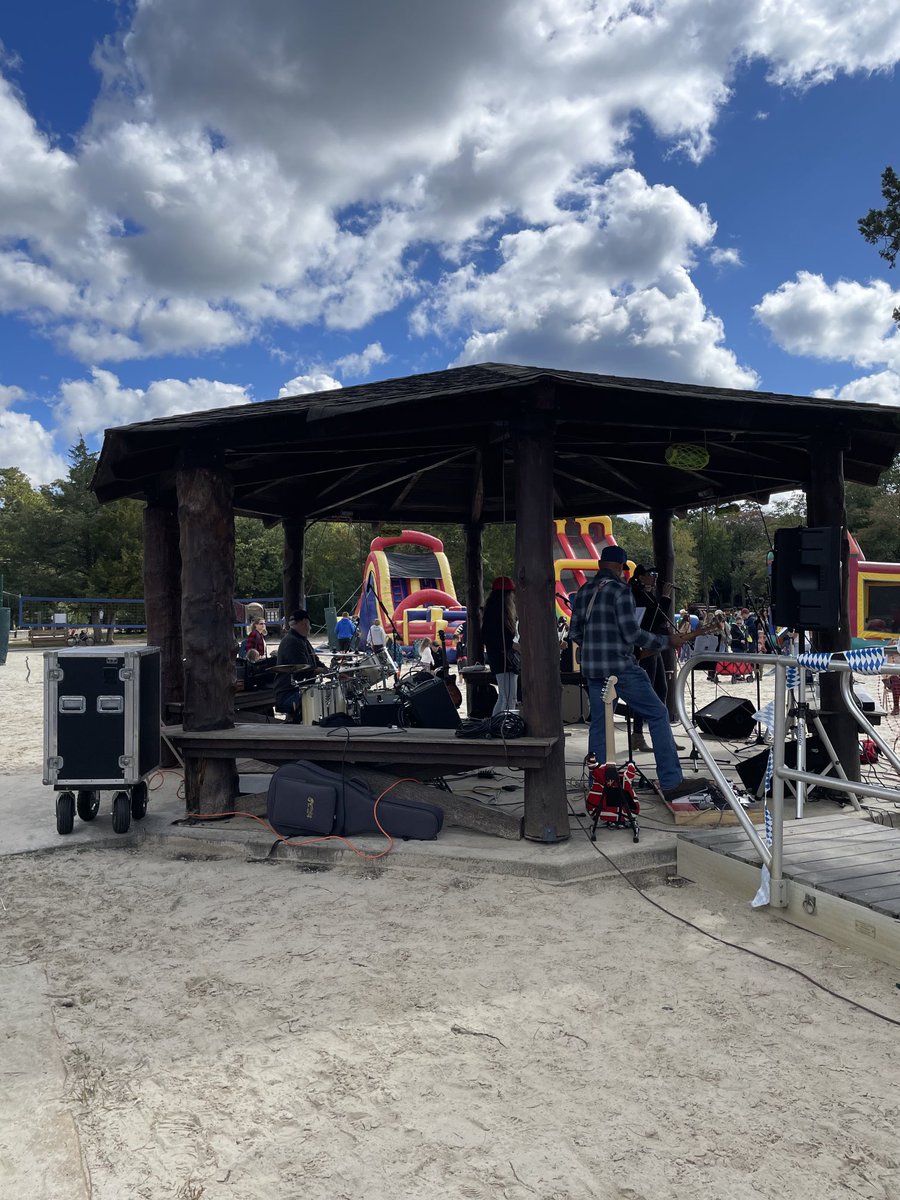 The live band at the fall festival today. Sorry didn’t get their name but they were good. #LiveMusic #FemaleVocalists #RockNRoll