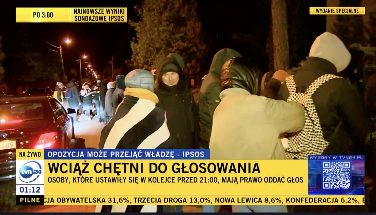 It's 1:12am in Poland and there's still one polling station in Wroclaw where they are still casting their votes - hundreds were stuck in line at 9pm... They will still be allowed to vote, but it takes ages so they're queueing outside & eating takeaway pizza. Proper dedication.